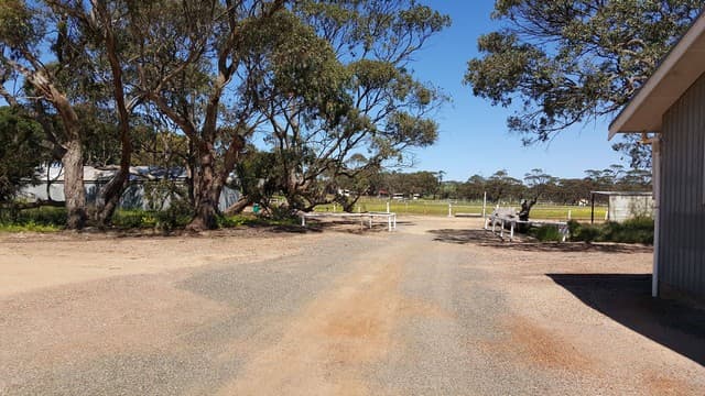 Yallunda Flat Showgrounds (Camping) accommodation